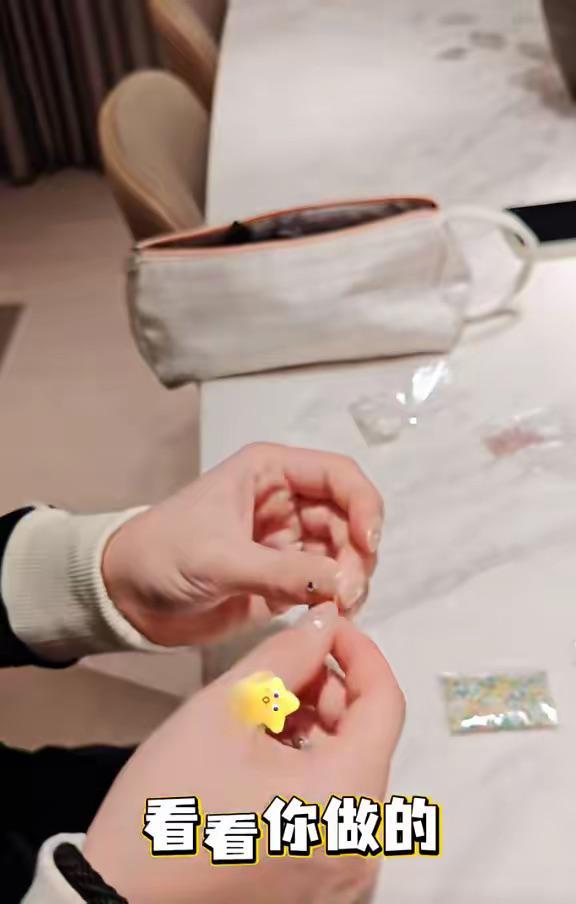 老家过年森碟在飞机上做手工她的手腕比妈妈还要粗必一运动·(B-Sports)网站田亮一家回(图8)